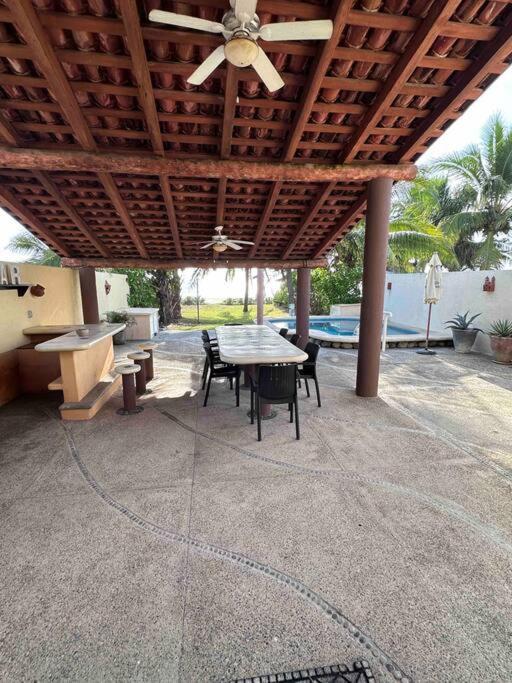 Casa Mana: Beachfront Home W/Pool On Playa Blanca Zihuatanejo Exterior foto